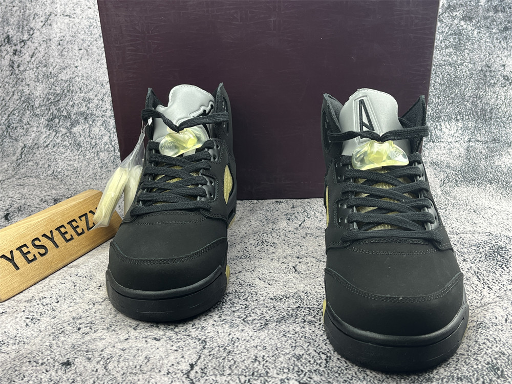 UA A MA MANIÉRE X AIR JORDAN 5 RETRO 