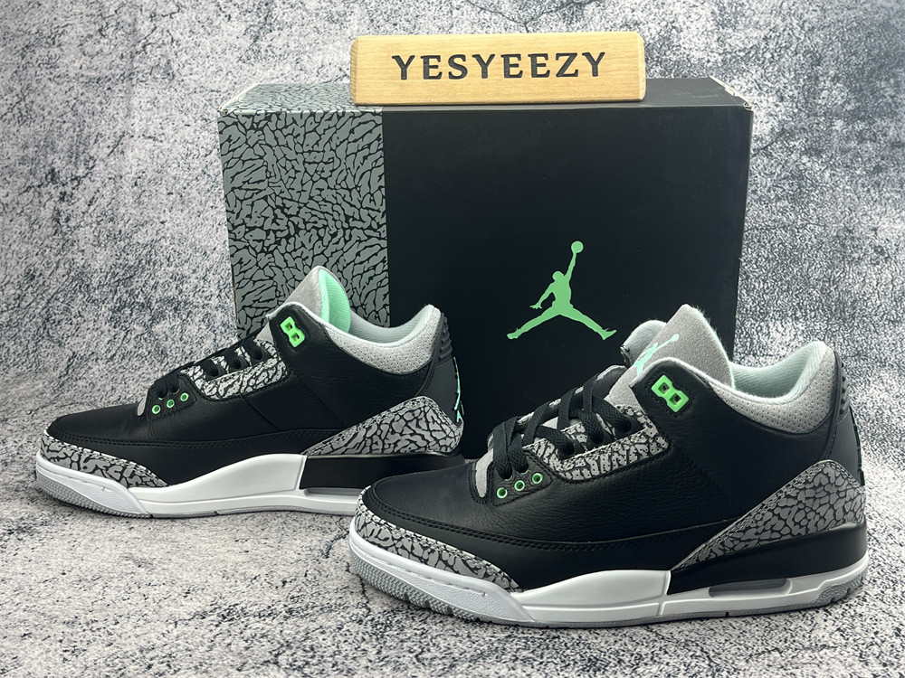 UA AIR JORDAN 3 RETRO 