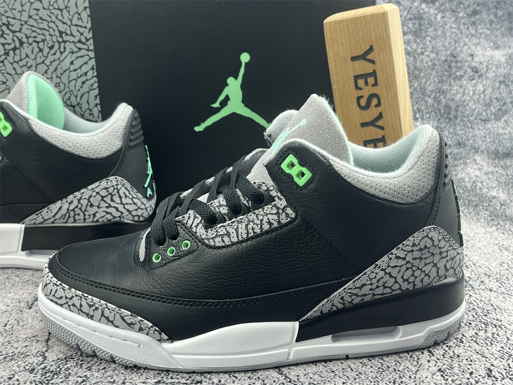 UA AIR JORDAN 3 RETRO 