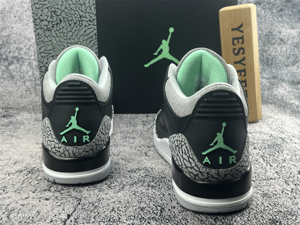 UA AIR JORDAN 3 RETRO 