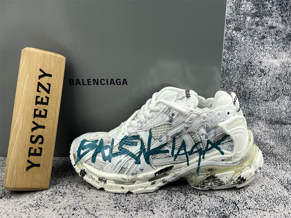 ua Ba1en*iaga runner graffiti white blue