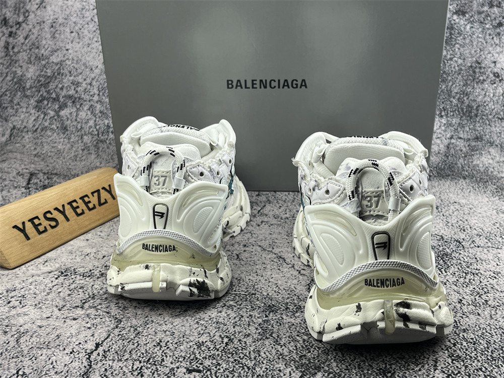 ua Ba1en*iaga runner graffiti white blue