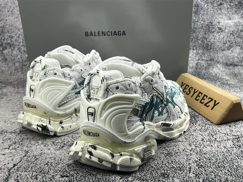 ua Ba1en*iaga runner graffiti white blue
