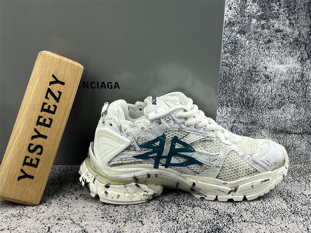 ua Ba1en*iaga runner graffiti white blue