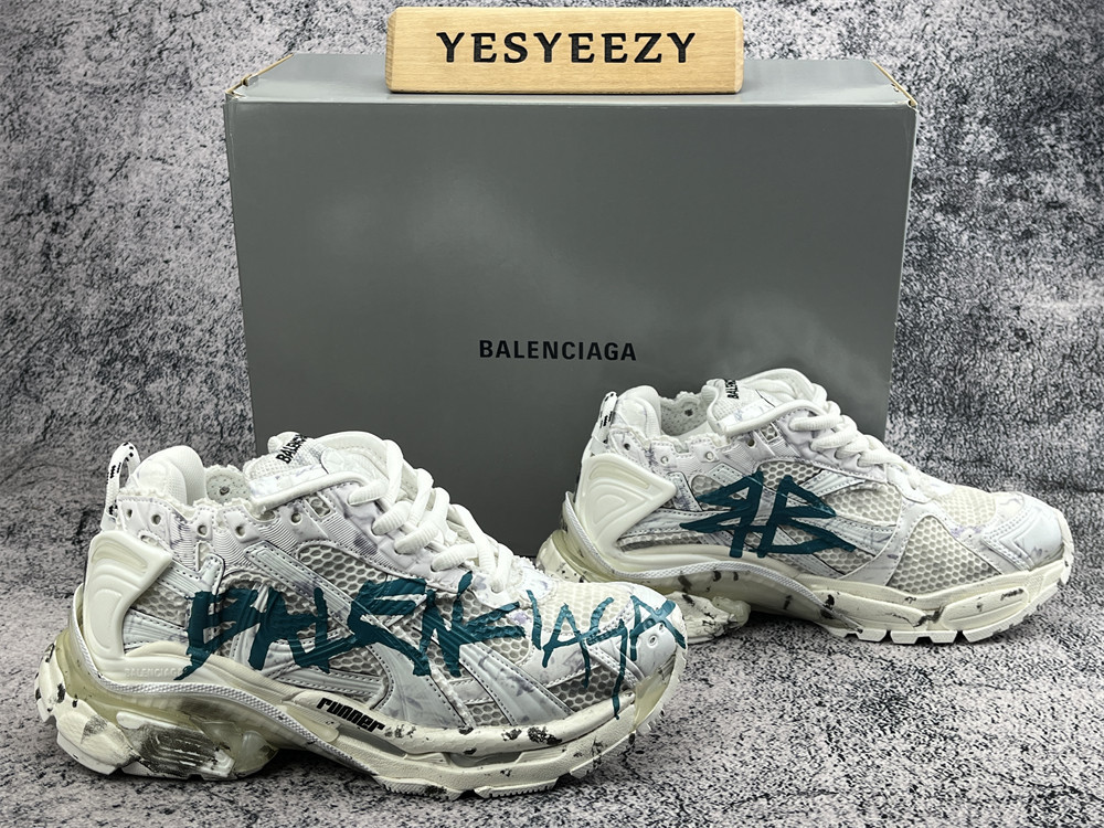 ua Ba1en*iaga runner graffiti white blue