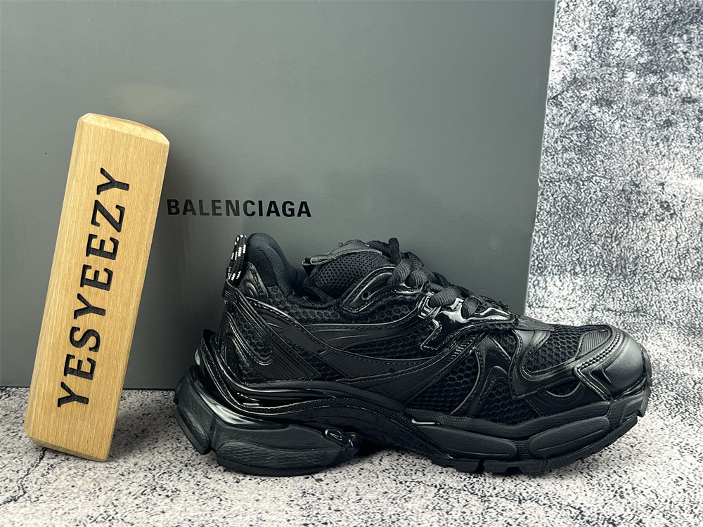 ua Ba1en*iaga runner sneaker