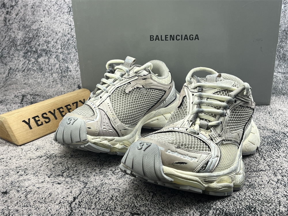 ua Ba1en*iaga stapler sneakers