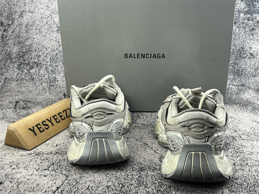 ua Ba1en*iaga stapler sneakers