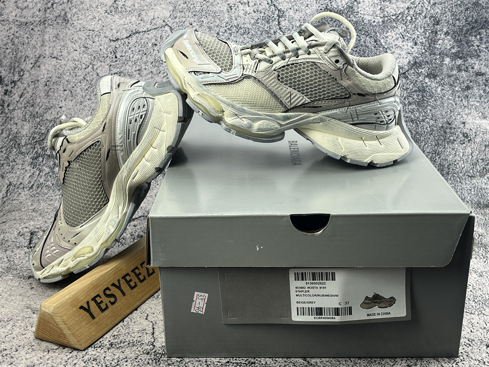 ua Ba1en*iaga stapler sneakers