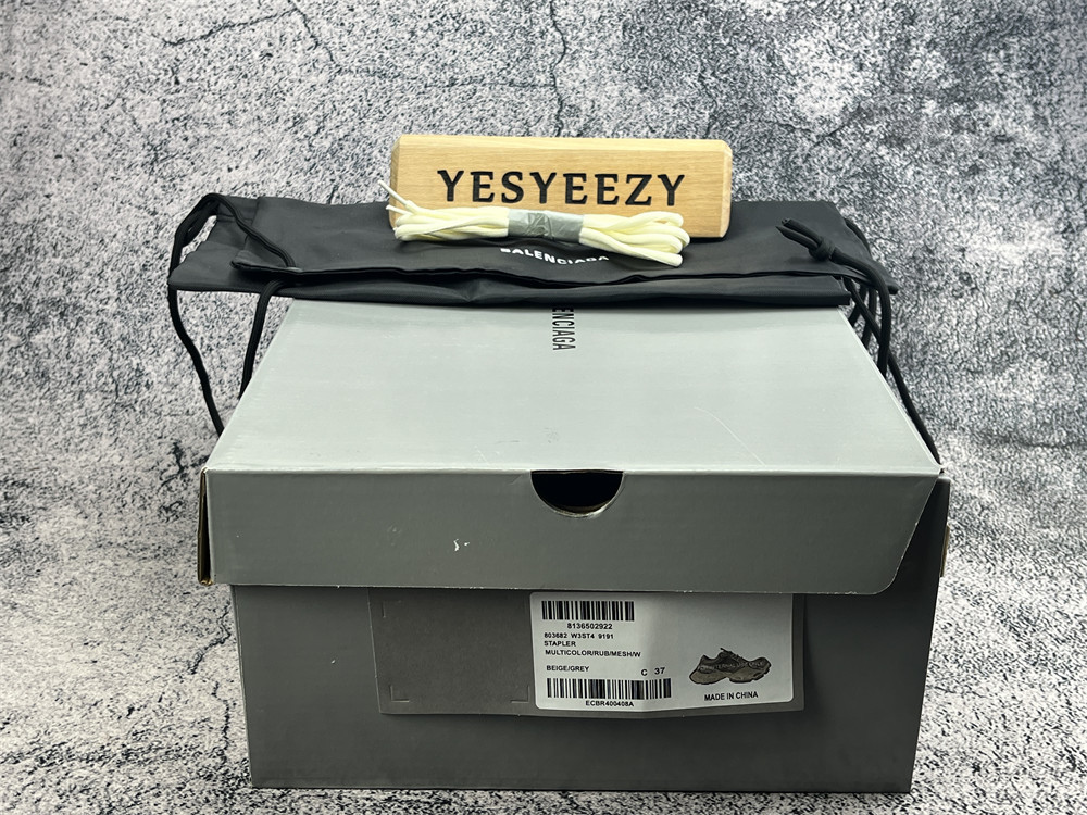 ua Ba1en*iaga stapler sneakers