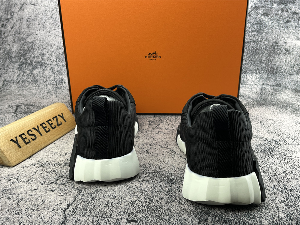 UA H**me5 Bouncing Sneaker