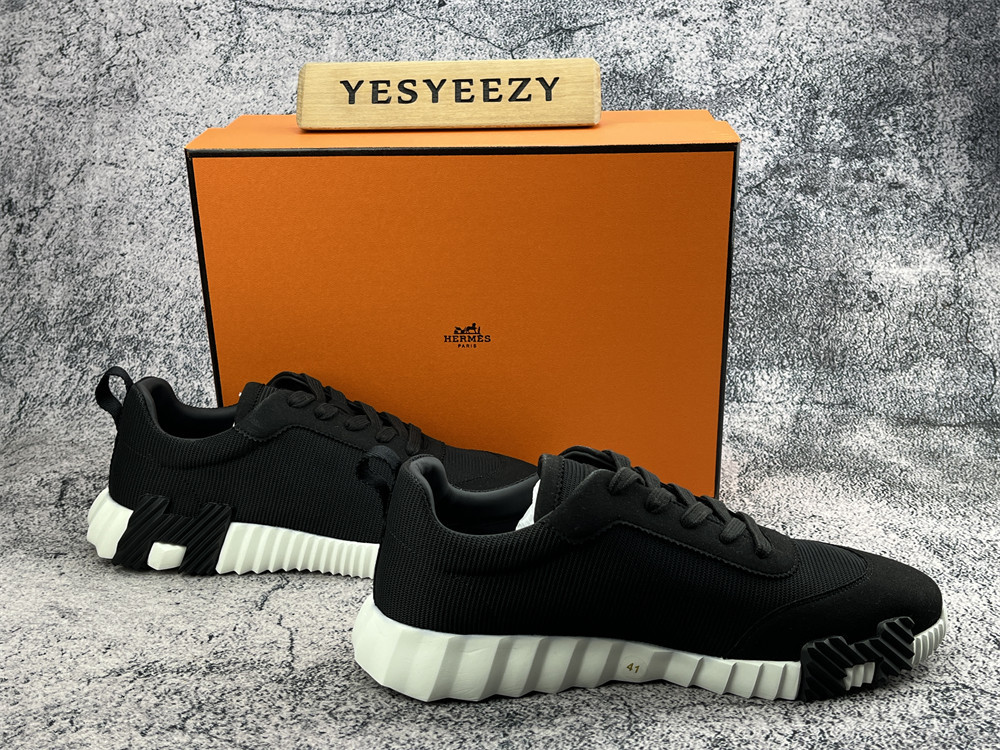 UA H**me5 Bouncing Sneaker