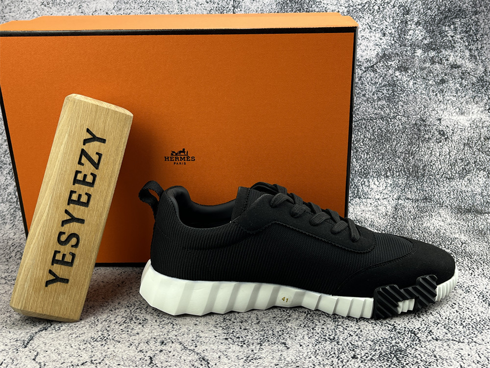 UA H**me5 Bouncing Sneaker