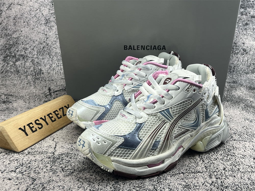 ua Ba1en*iaga runner sneaker