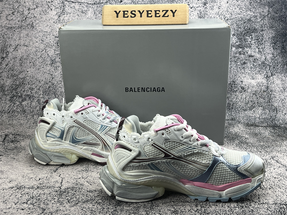 ua Ba1en*iaga runner sneaker
