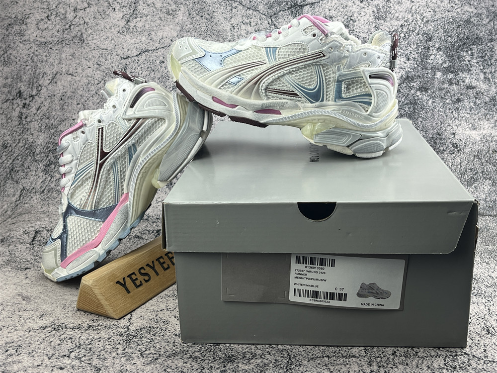 ua Ba1en*iaga runner sneaker