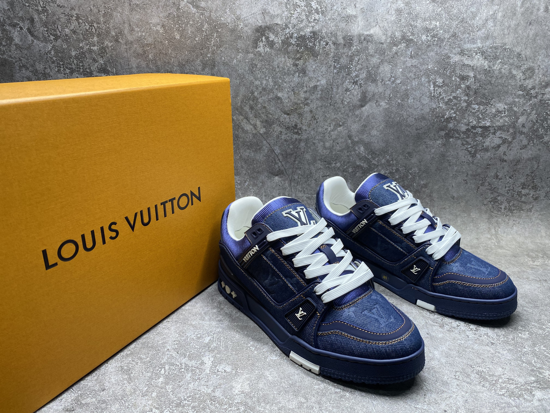 UA LV Trainer Sneaker