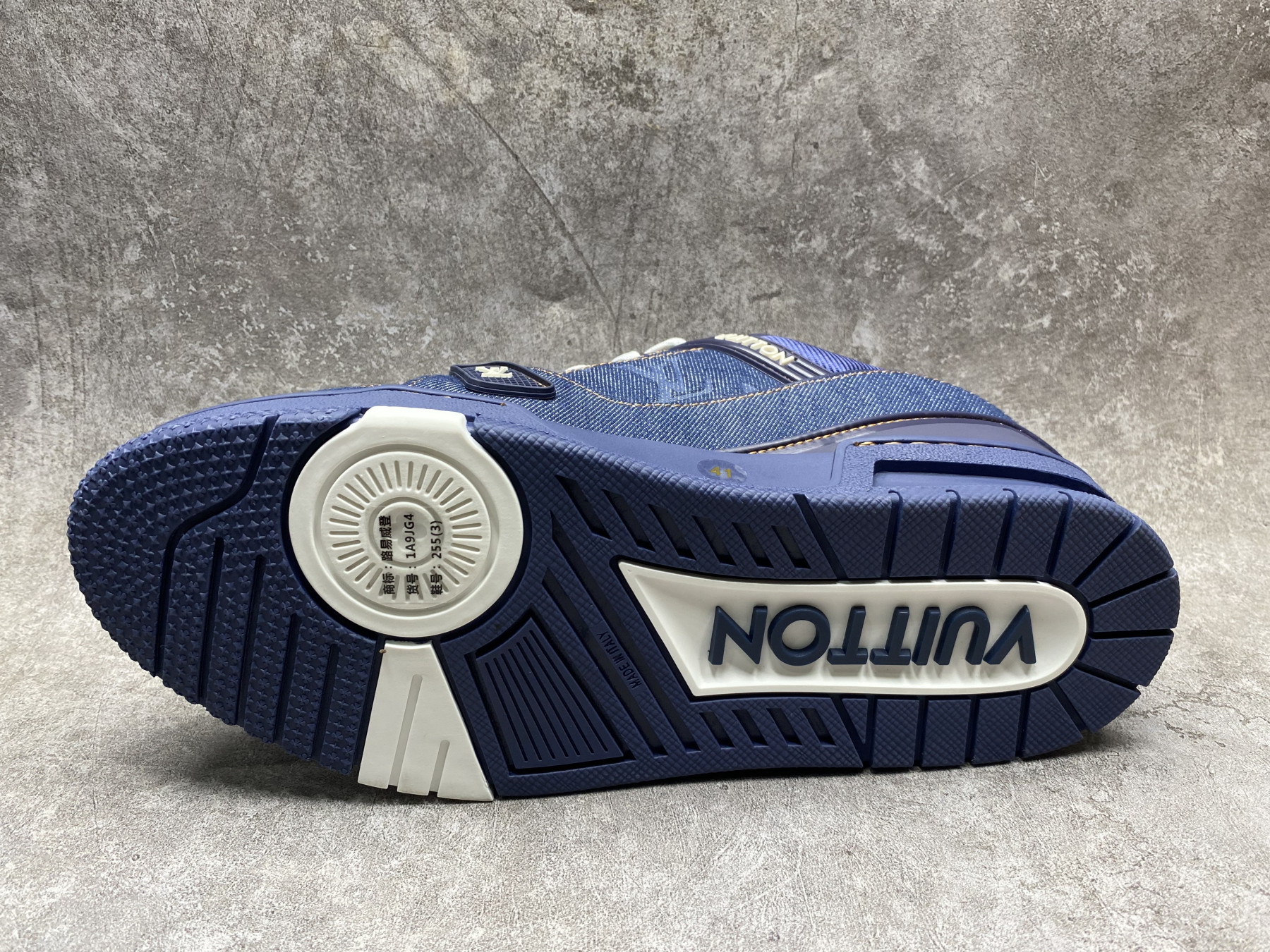 UA LV Trainer Sneaker