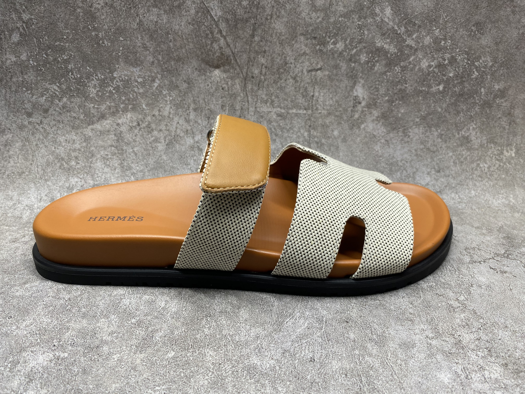UA H**me5 Chypre Sandal