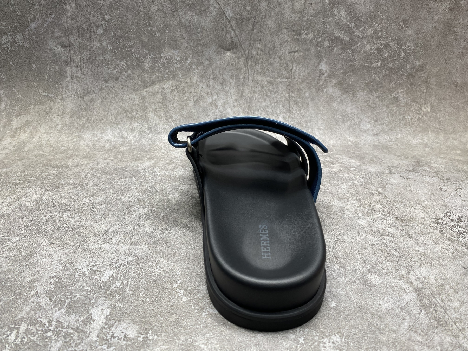 UA H**me5 Chypre Sandal