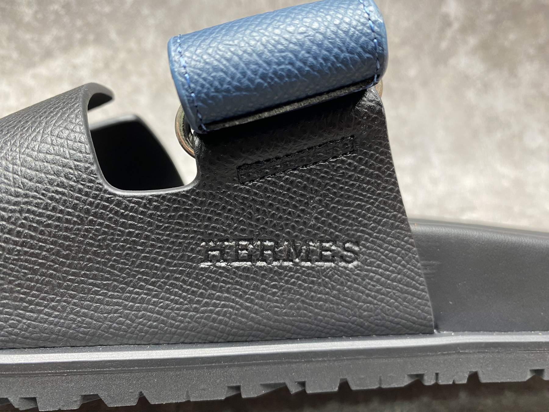 UA H**me5 Chypre Sandal