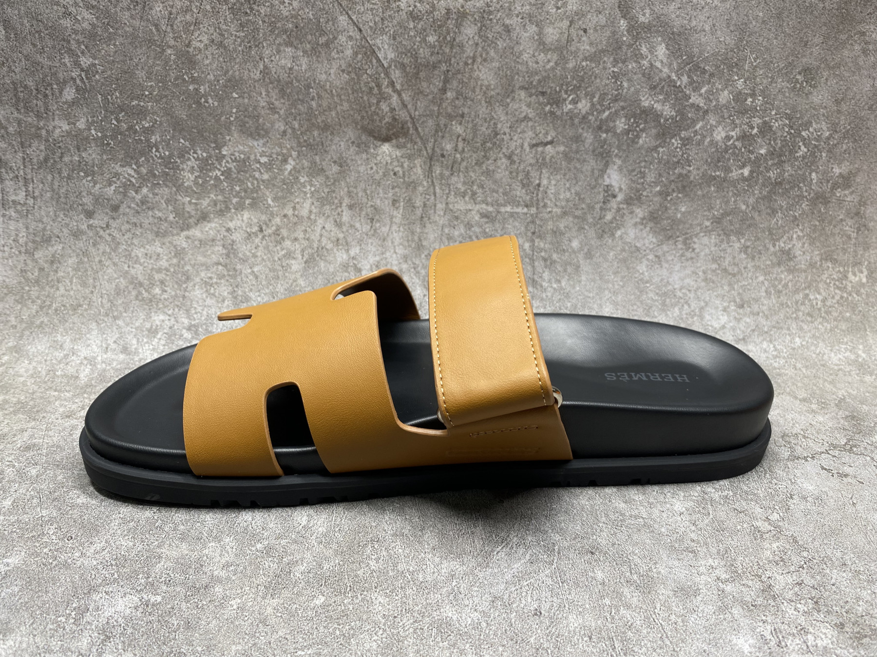 UA H**me5 Chypre Sandal