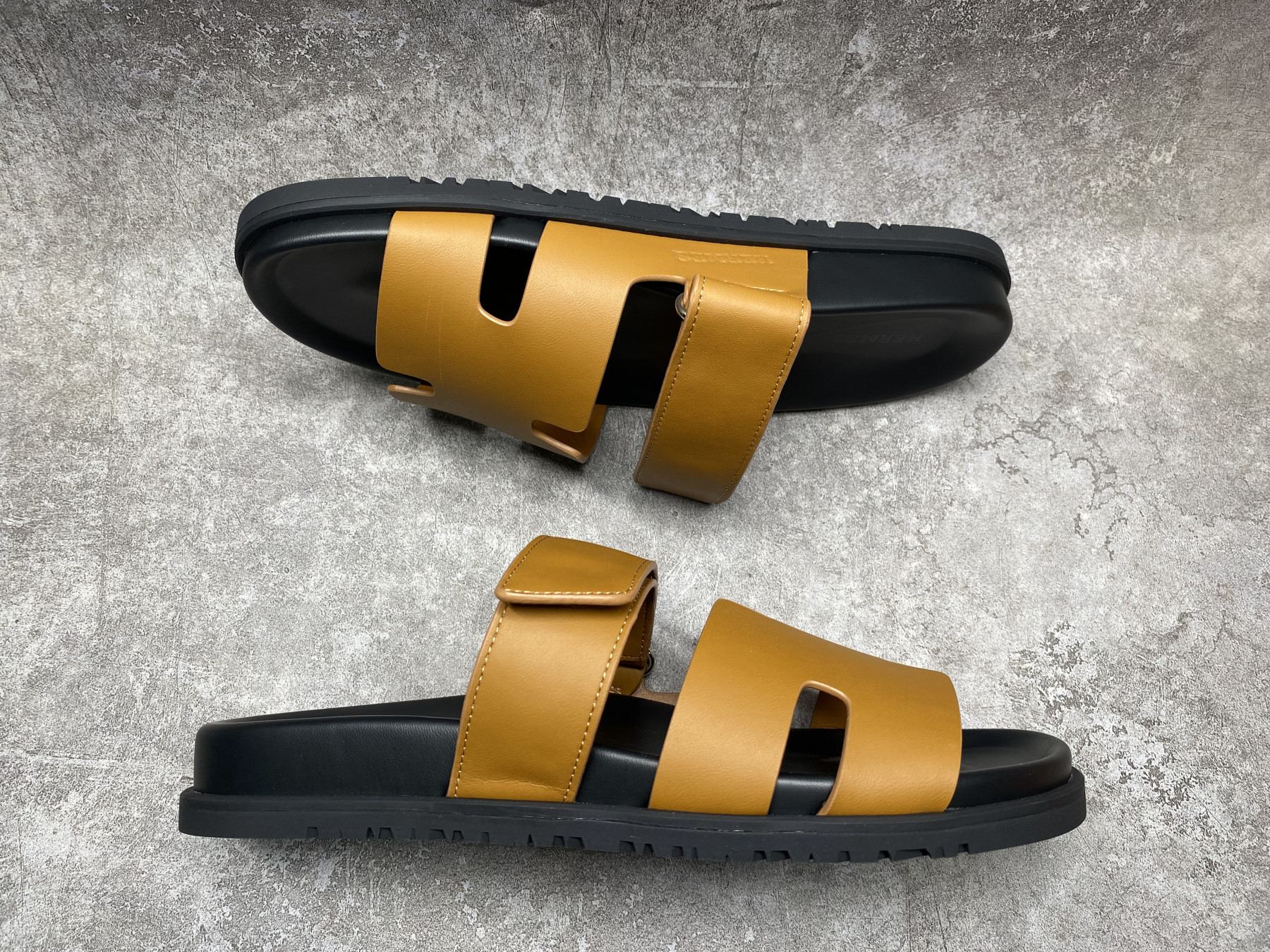 UA H**me5 Chypre Sandal