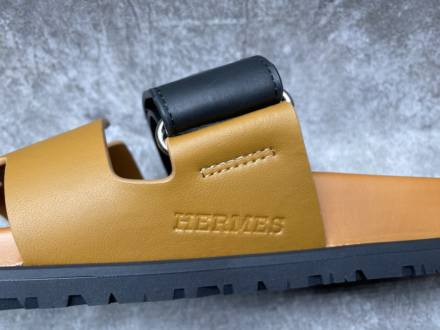 UA H**me5 Chypre Sandal