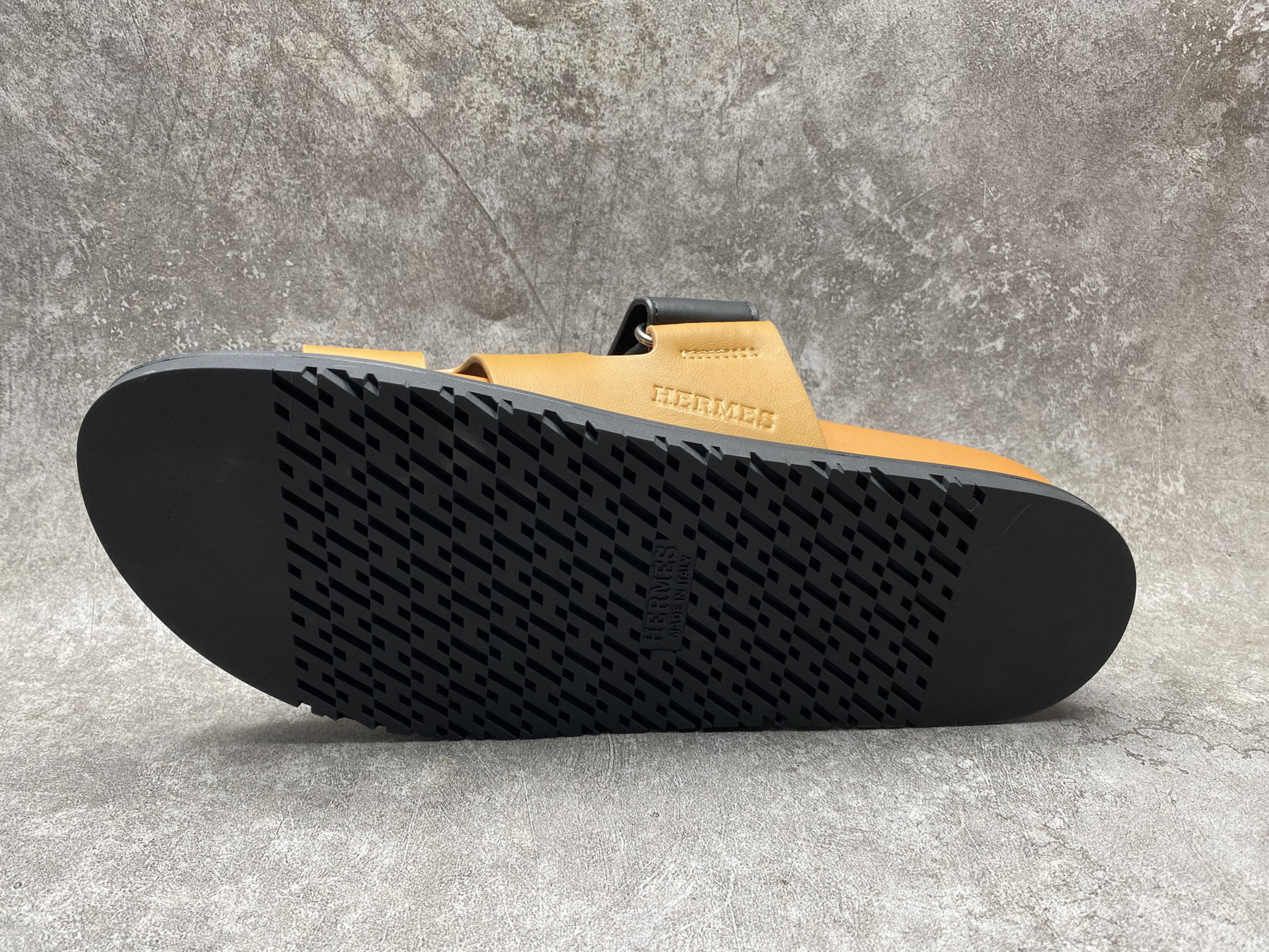 UA H**me5 Chypre Sandal