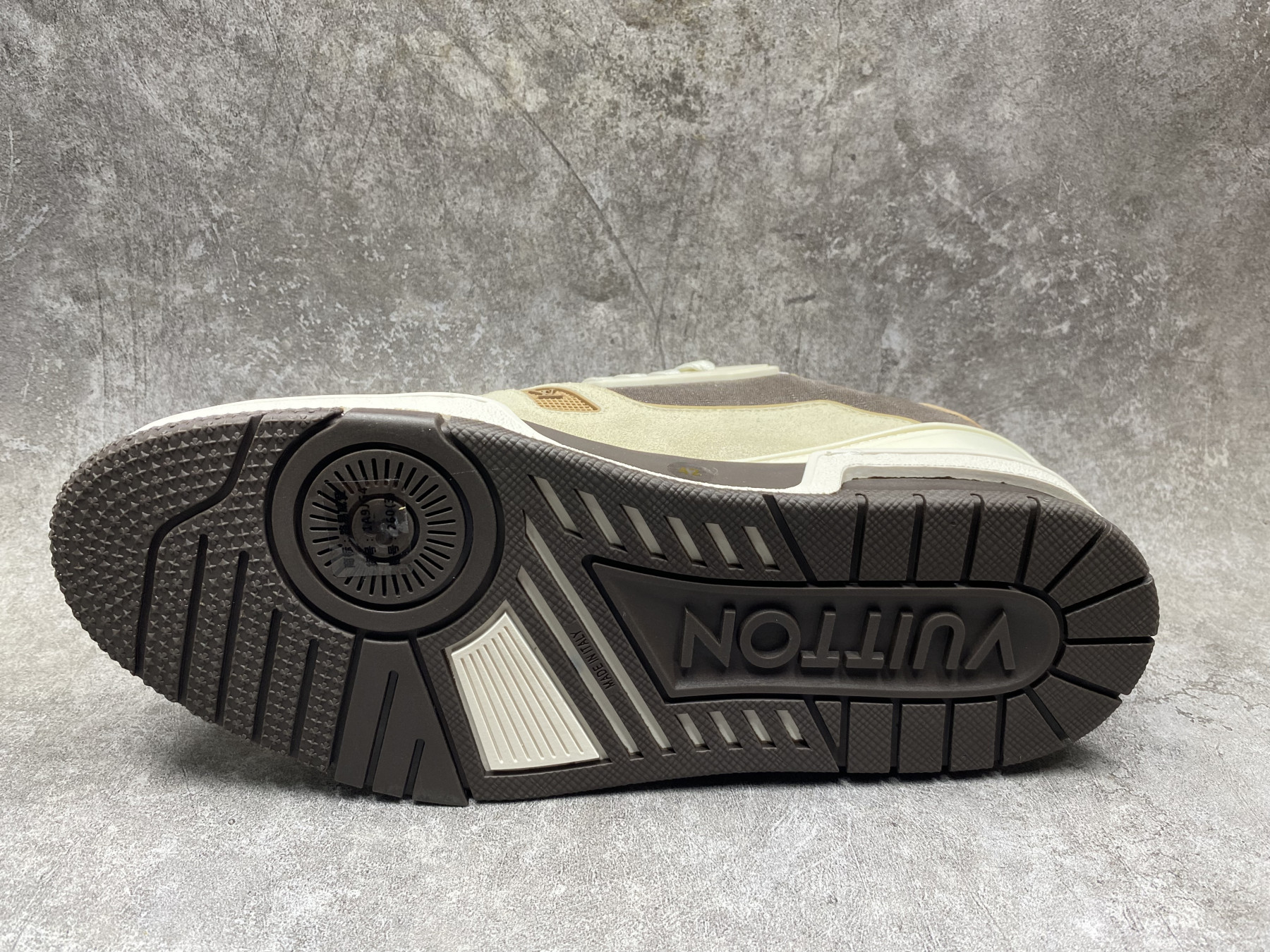 UA LV trainer Sneakers