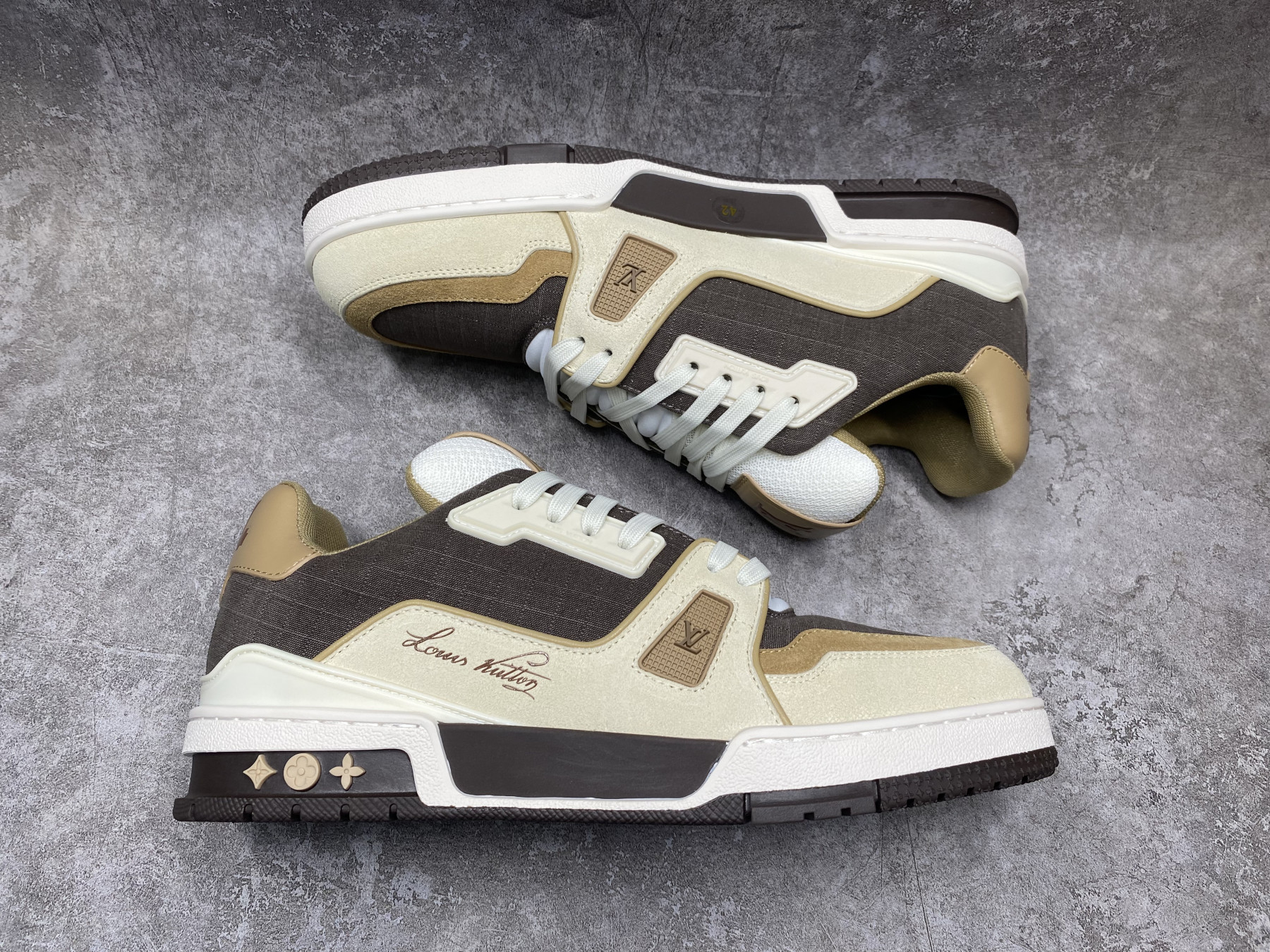 UA LV trainer Sneakers