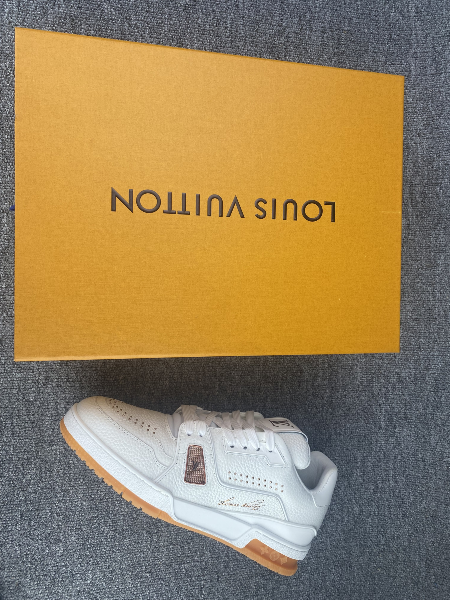 UA LV trainer Sneakers