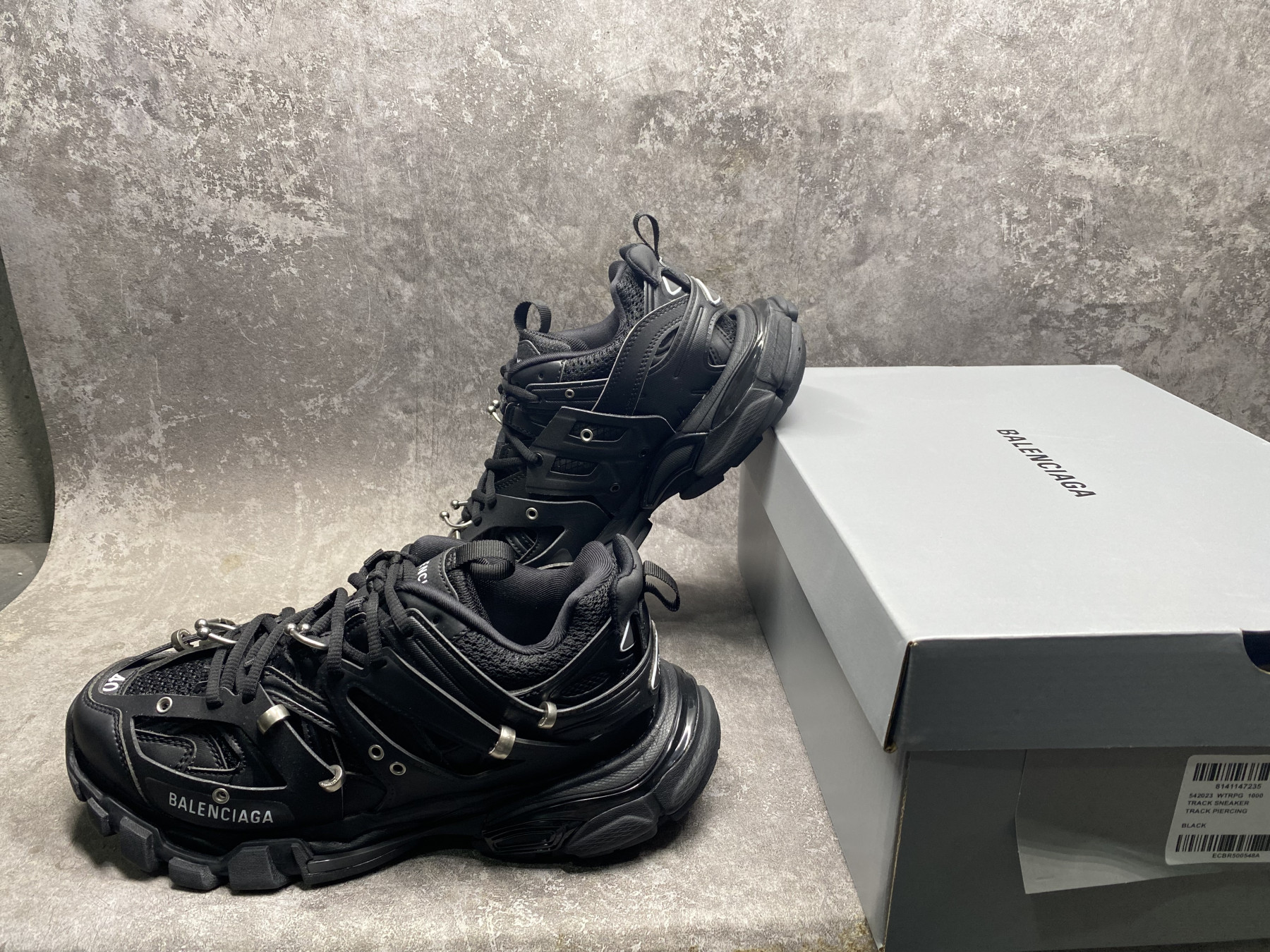 ua Ba1en*iaga track sneaker