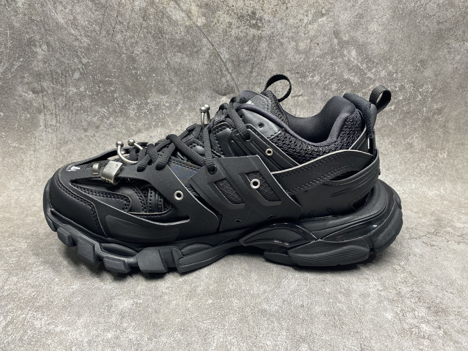 ua Ba1en*iaga track sneaker