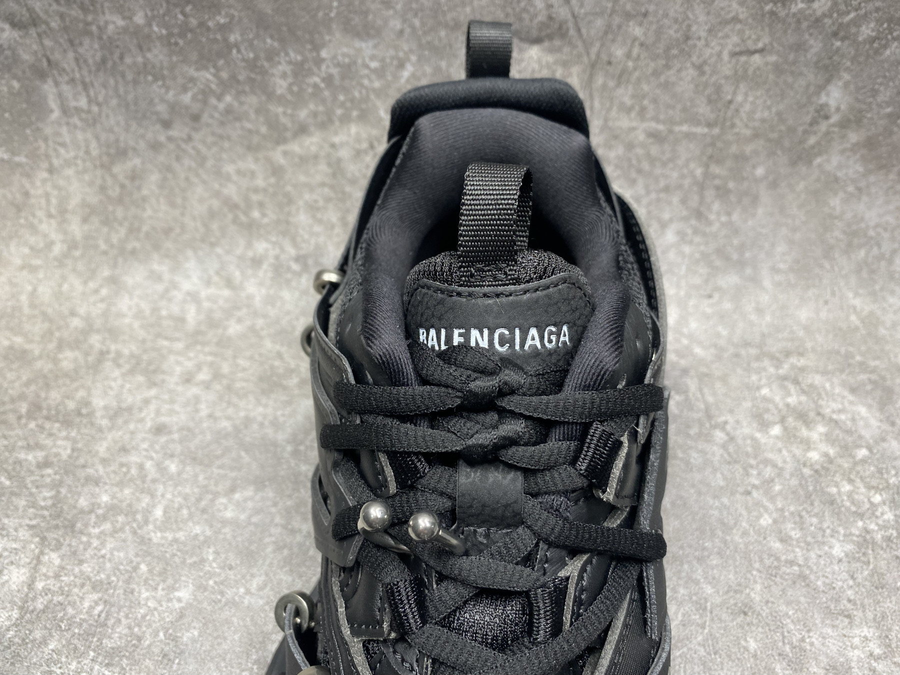 ua Ba1en*iaga track sneaker