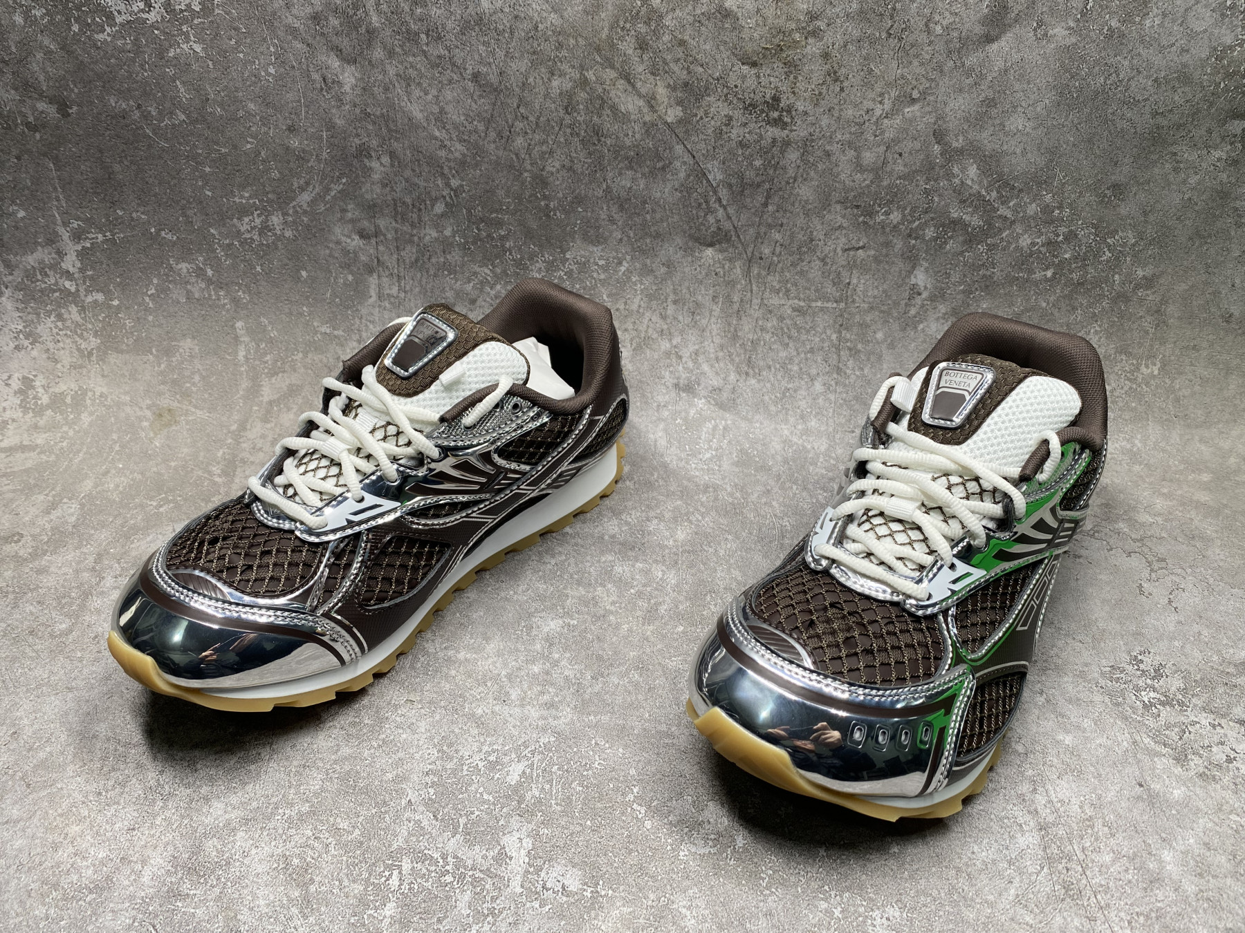 ua b0tt*ga Ven*ta orbit sneaker
