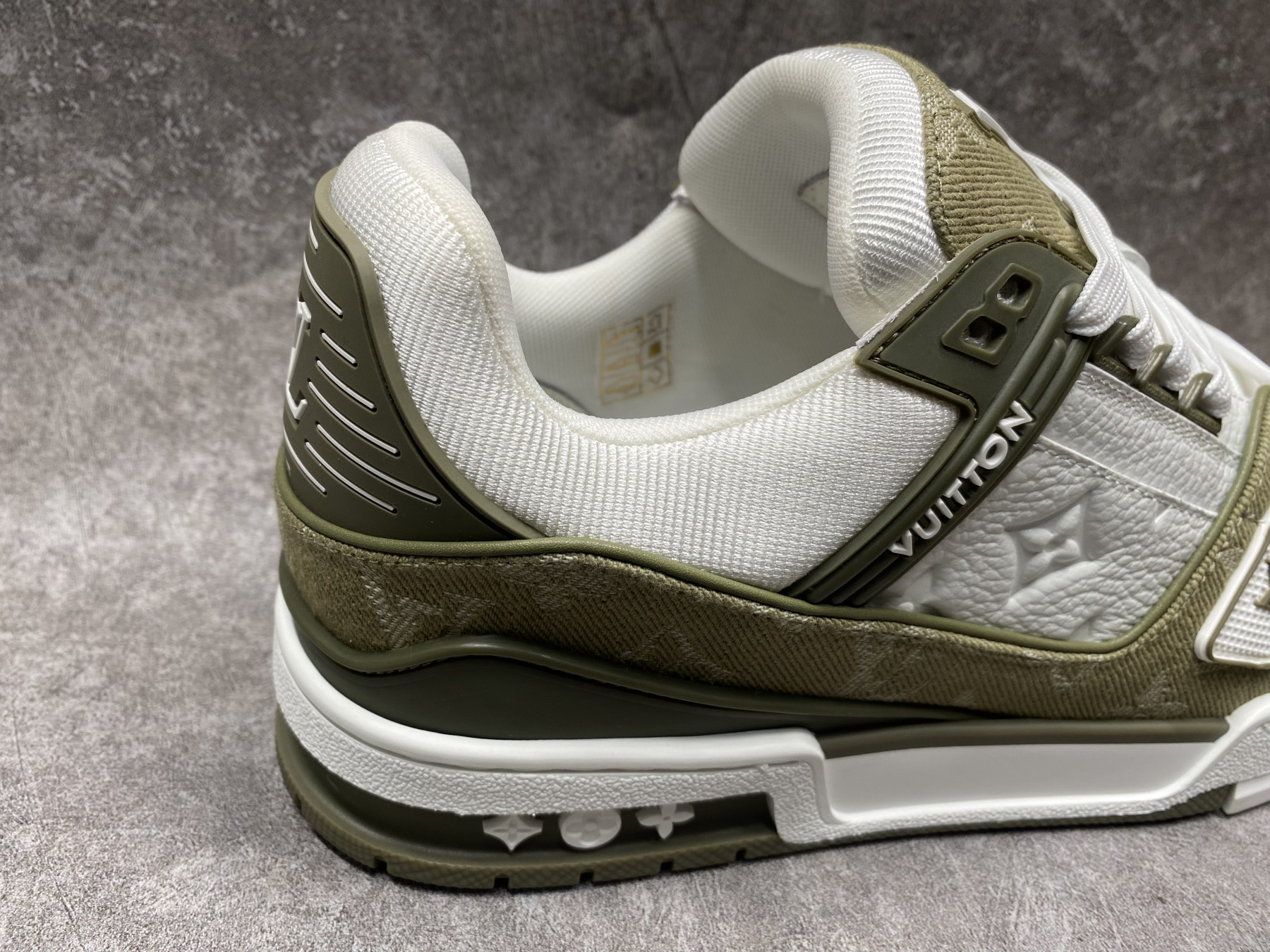 UA LV trainer Sneakers