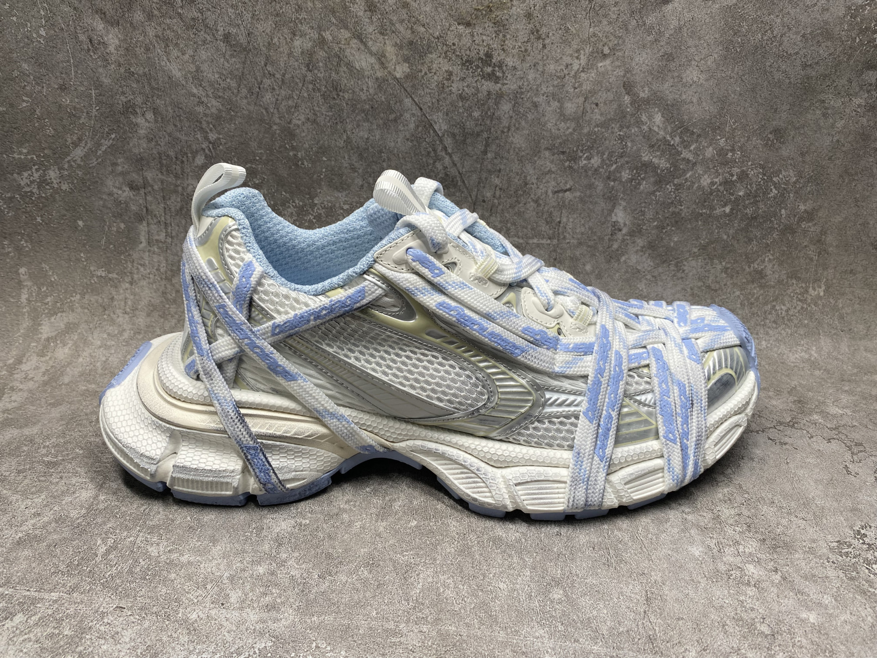 ua Ba1en*iaga 3xl extreme laces logo sneaker(run one size large)