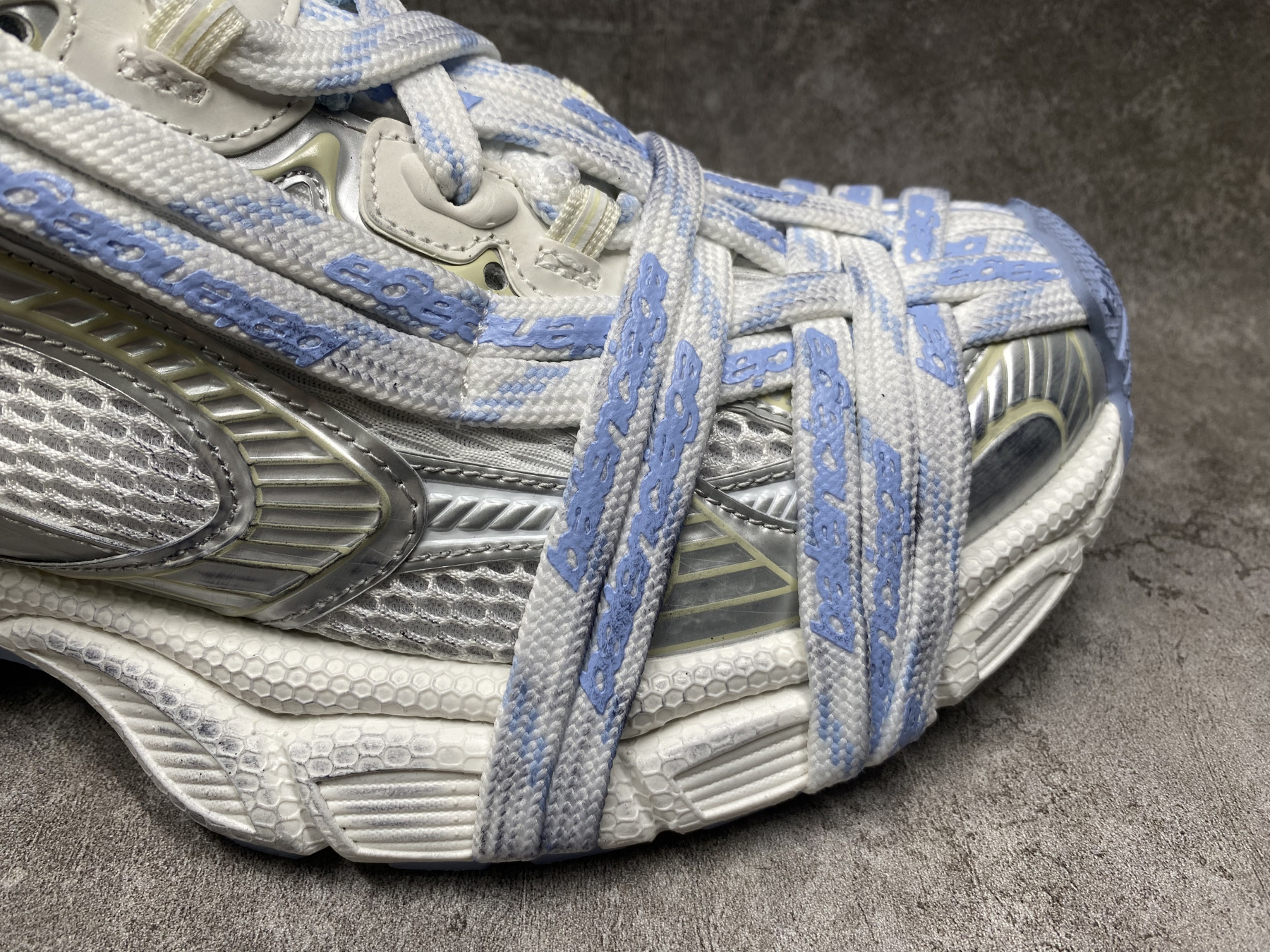 ua Ba1en*iaga 3xl extreme laces logo sneaker(run one size large)