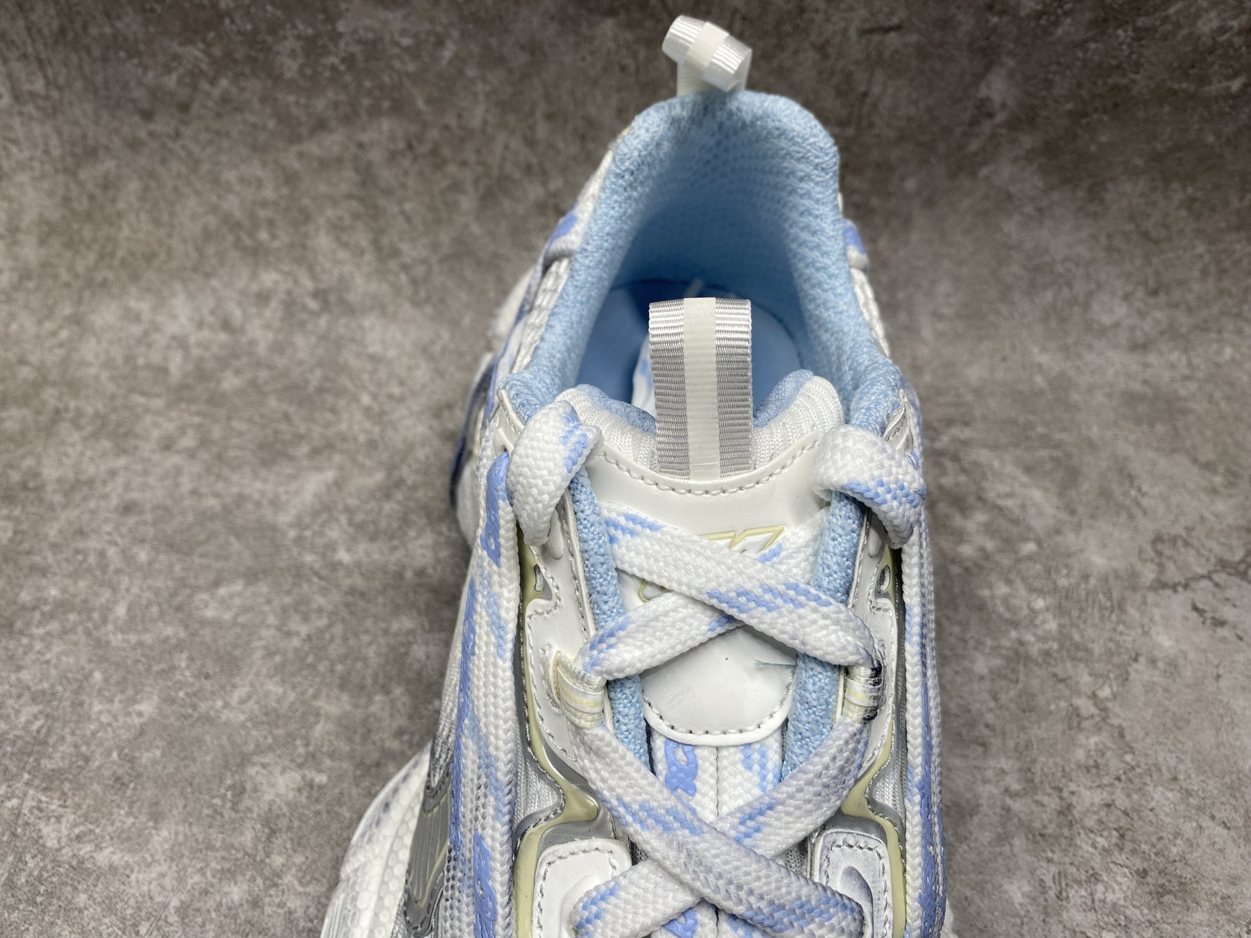 ua Ba1en*iaga 3xl extreme laces logo sneaker(run one size large)