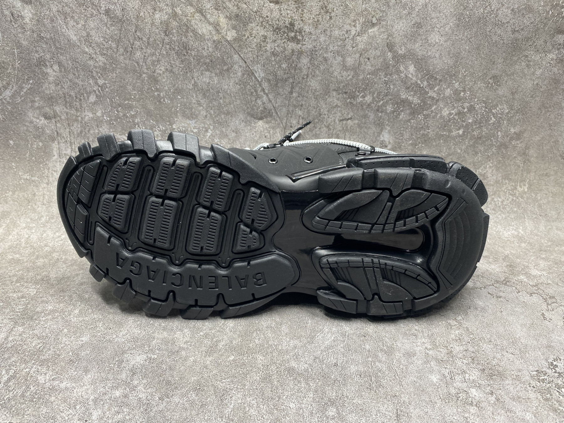 ua Ba1en*iaga track sneaker