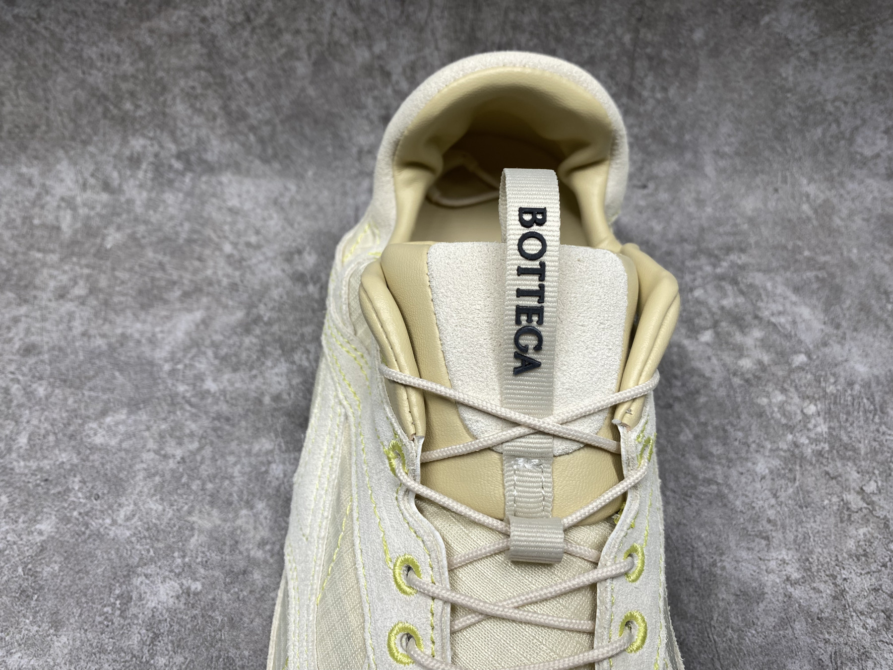 ua b0tt*ga Ven*ta orbit flash sneaker