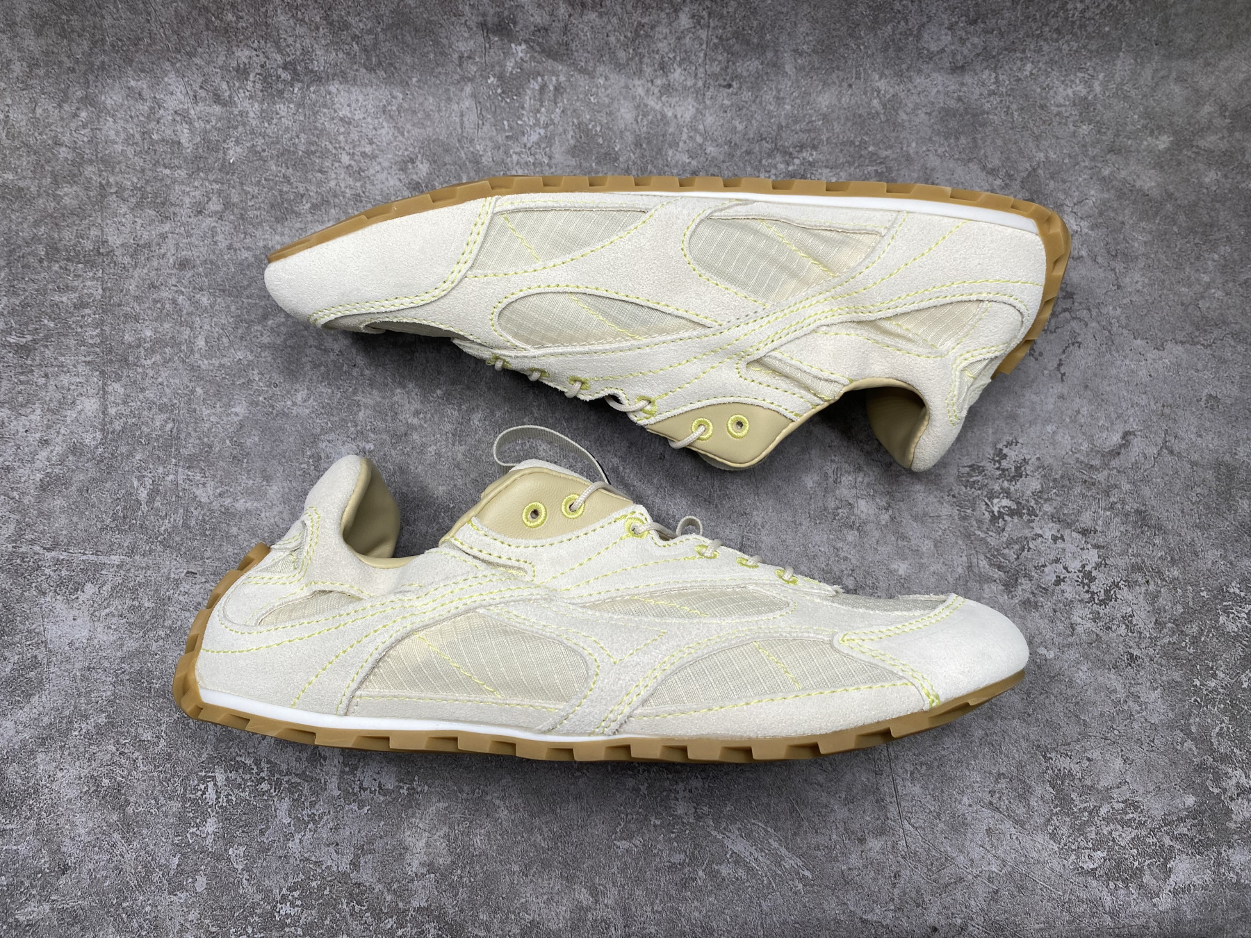 ua b0tt*ga Ven*ta orbit flash sneaker