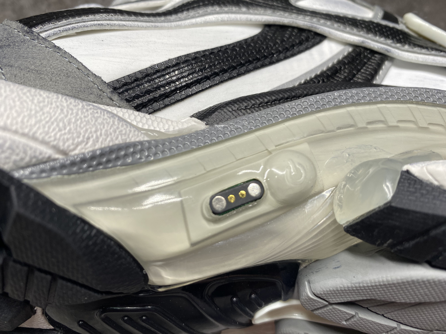 ua Ba1en*iaga runner sneaker