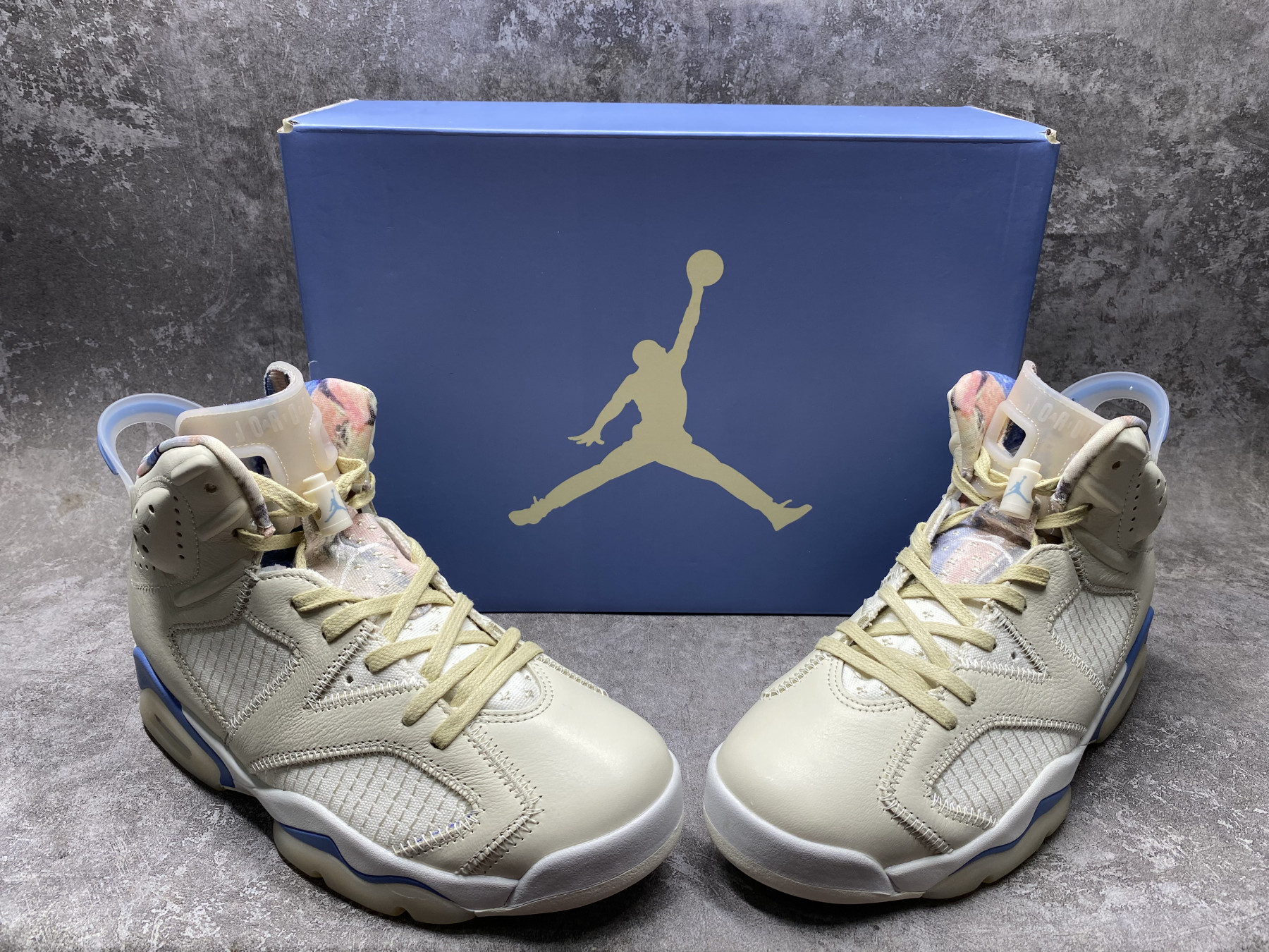 UA AIR JORDAN 6 Retro