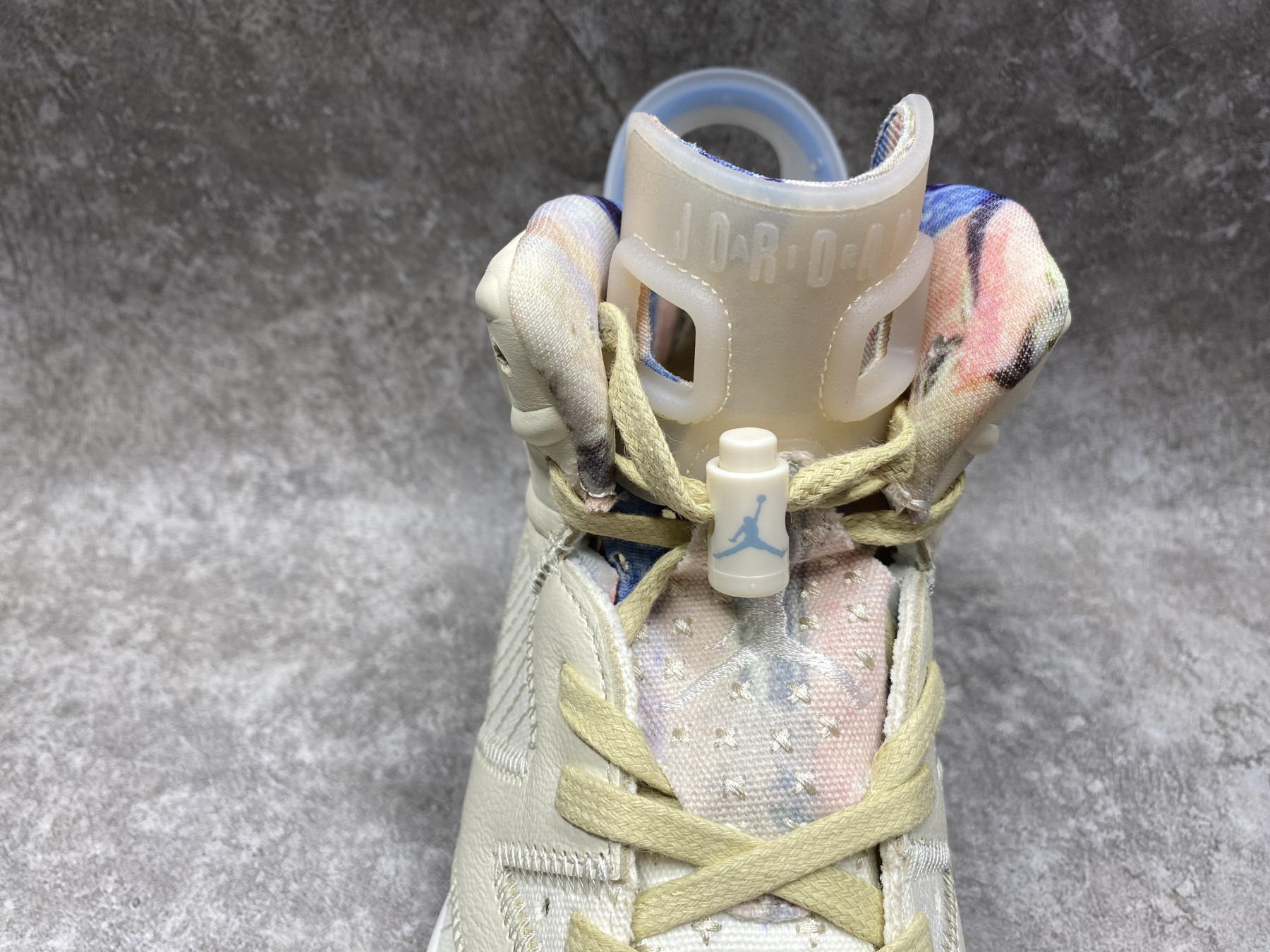 UA AIR JORDAN 6 Retro