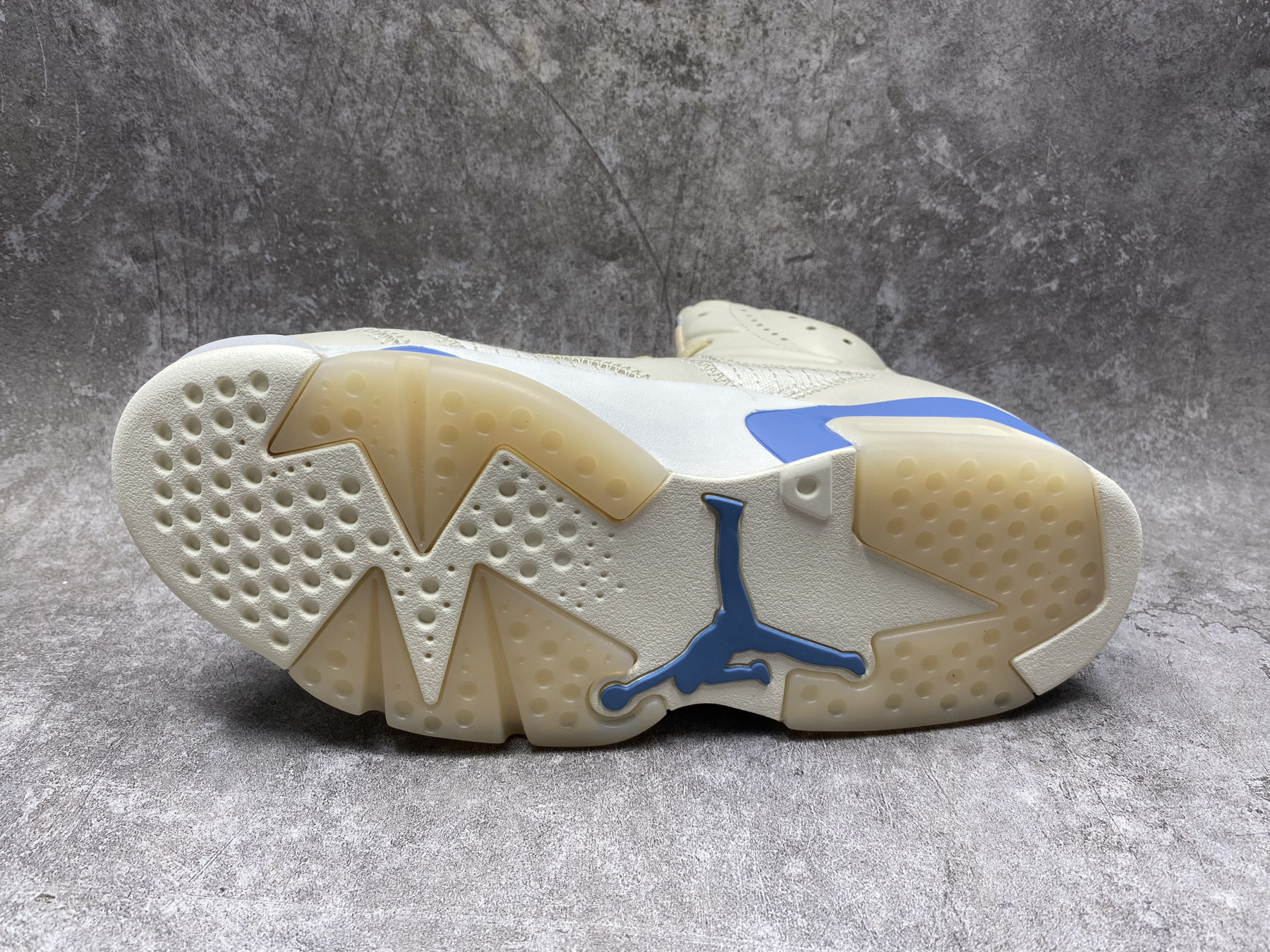 UA AIR JORDAN 6 Retro