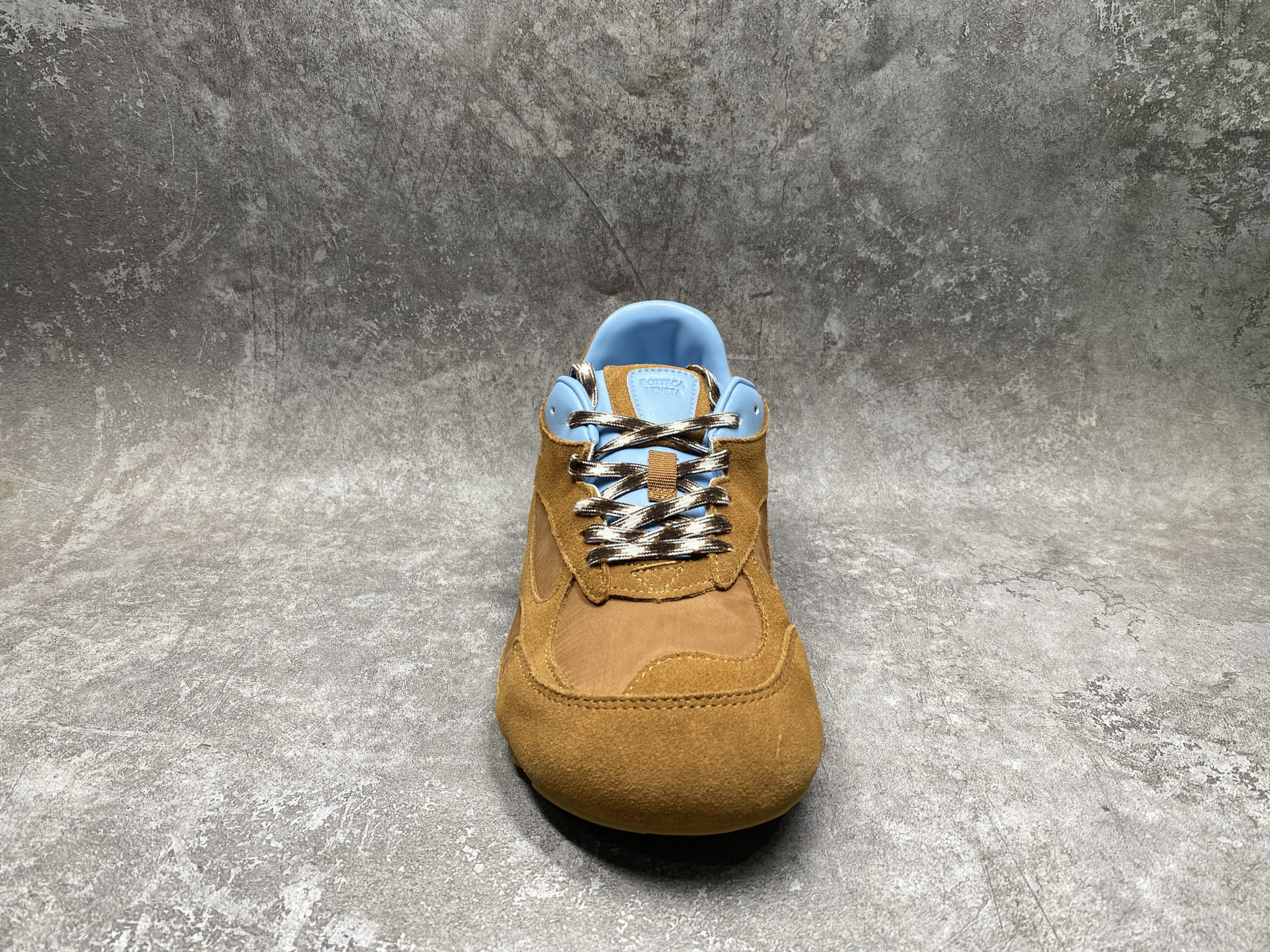 ua b0tt*ga Ven*ta orbit flash sneaker