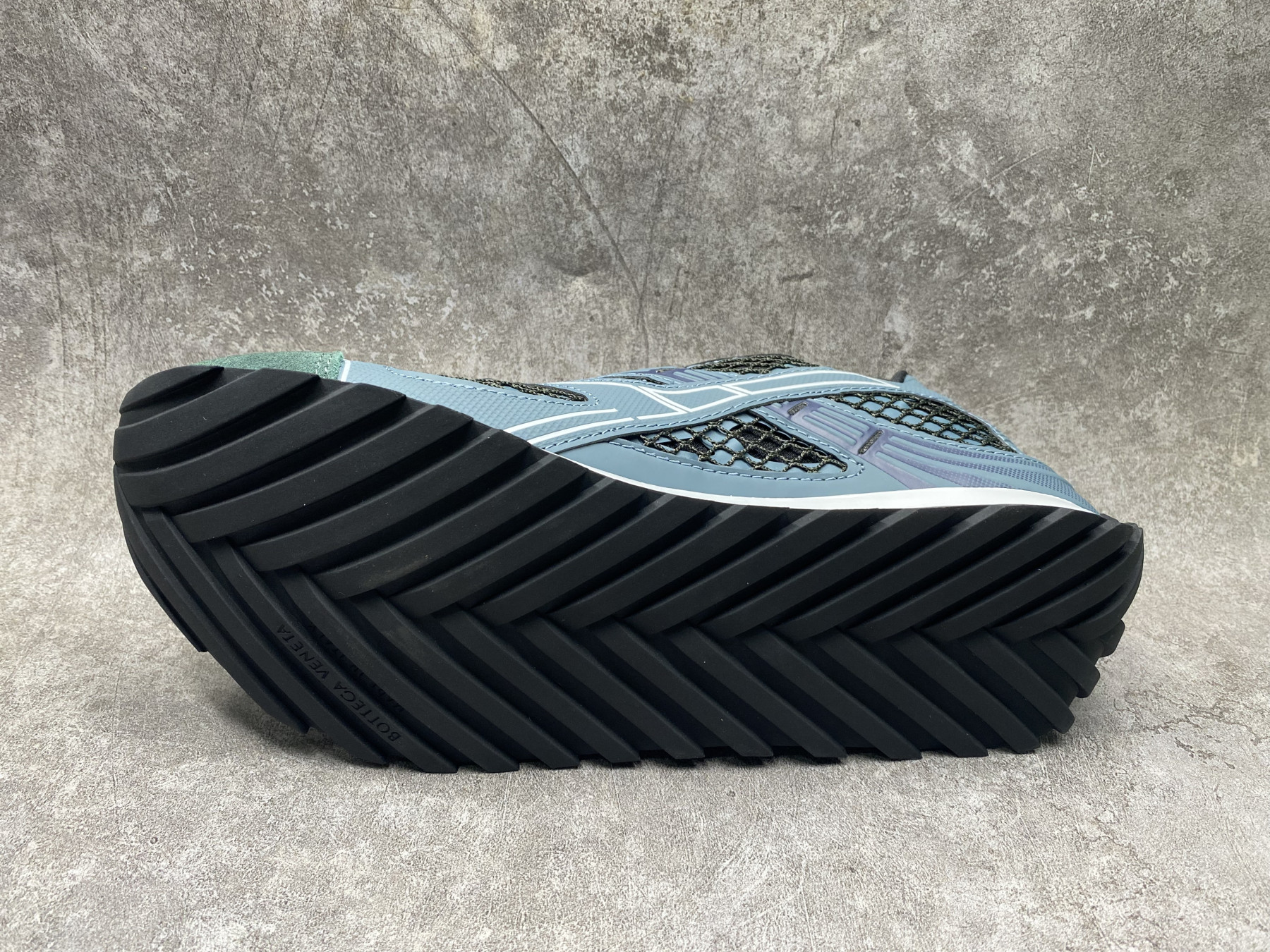 ua b0tt*ga Ven*ta orbit sneaker