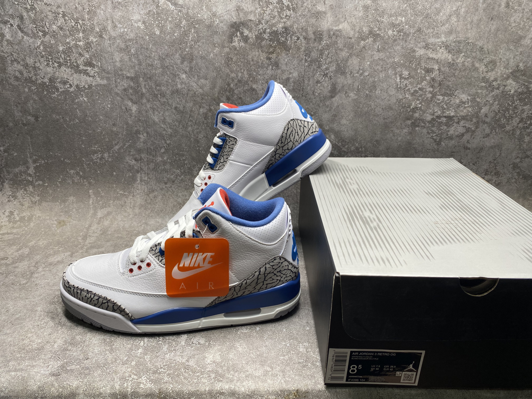 UA AIR JORDAN 3 Retro